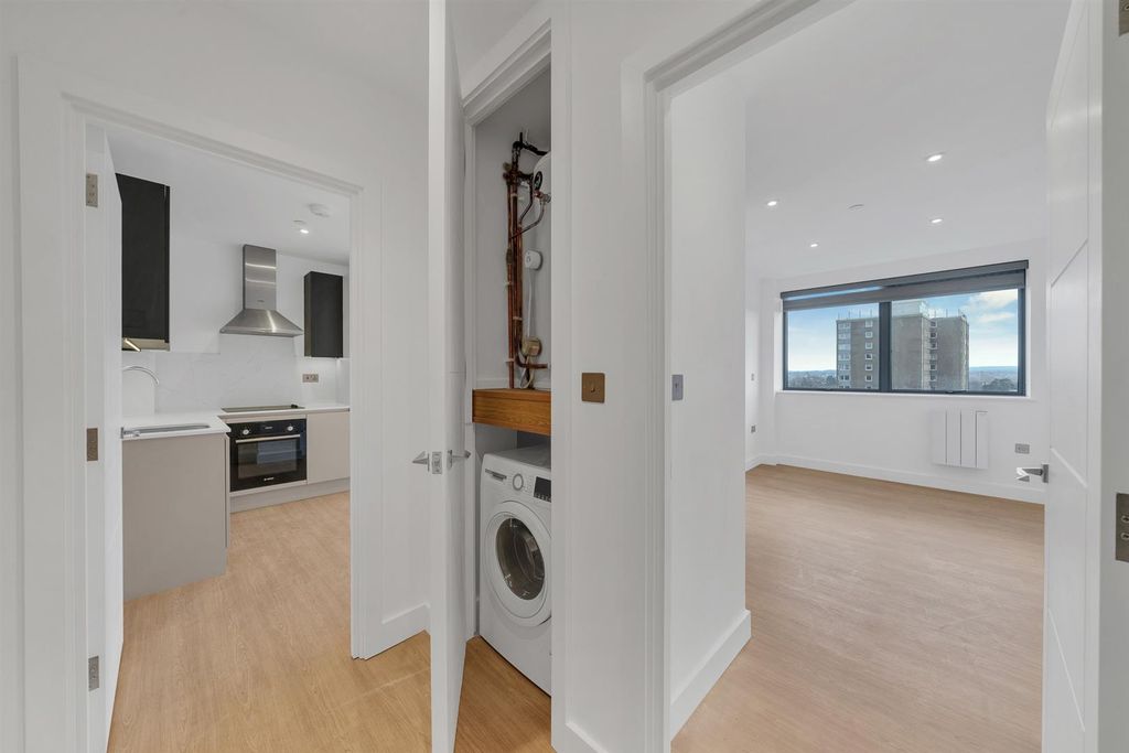 Property photo 2 of 8 Flat 507 -6.Jpg