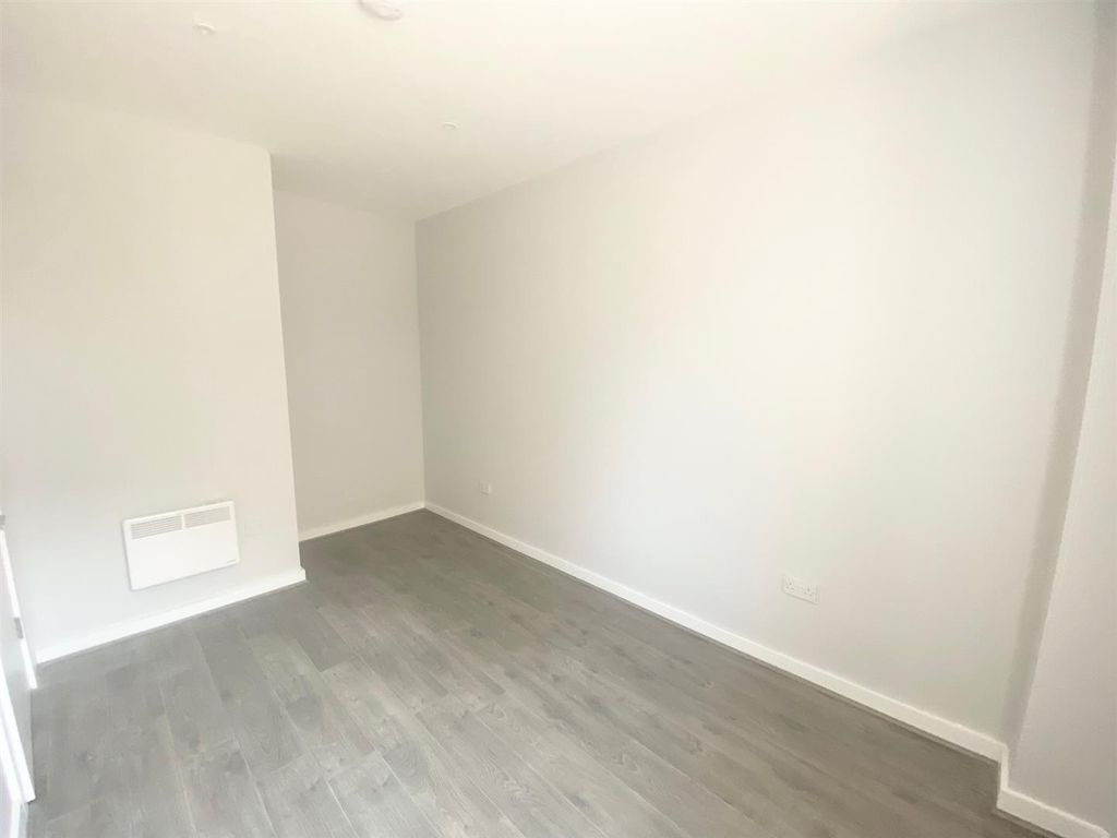 Property photo 3 of 8 Bedroom 1