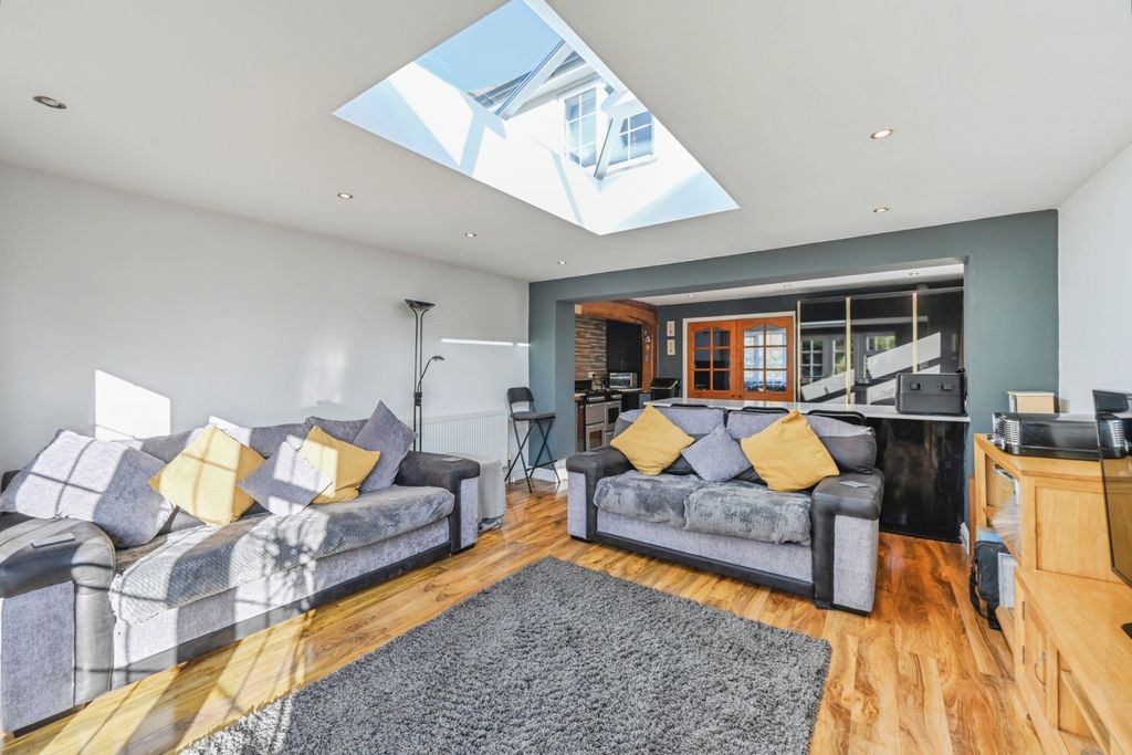 Property photo 2 of 17 Photo