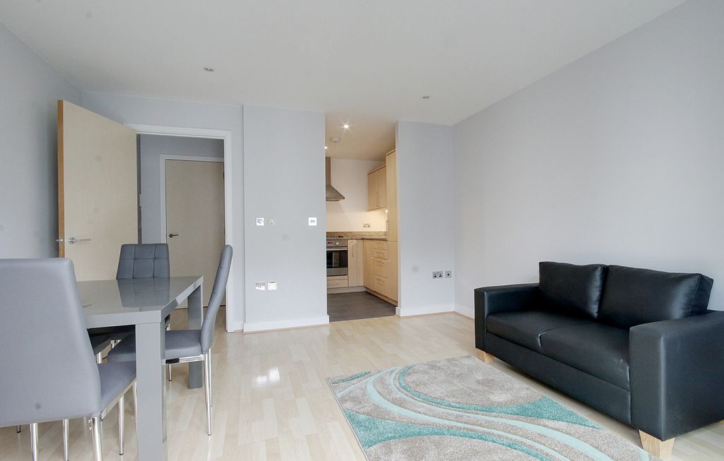 Property photo 3 of 7 Lounge