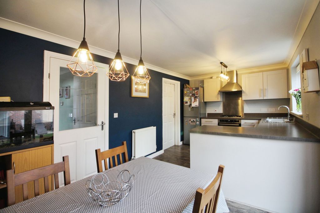 Property photo 2 of 17 Kitchen