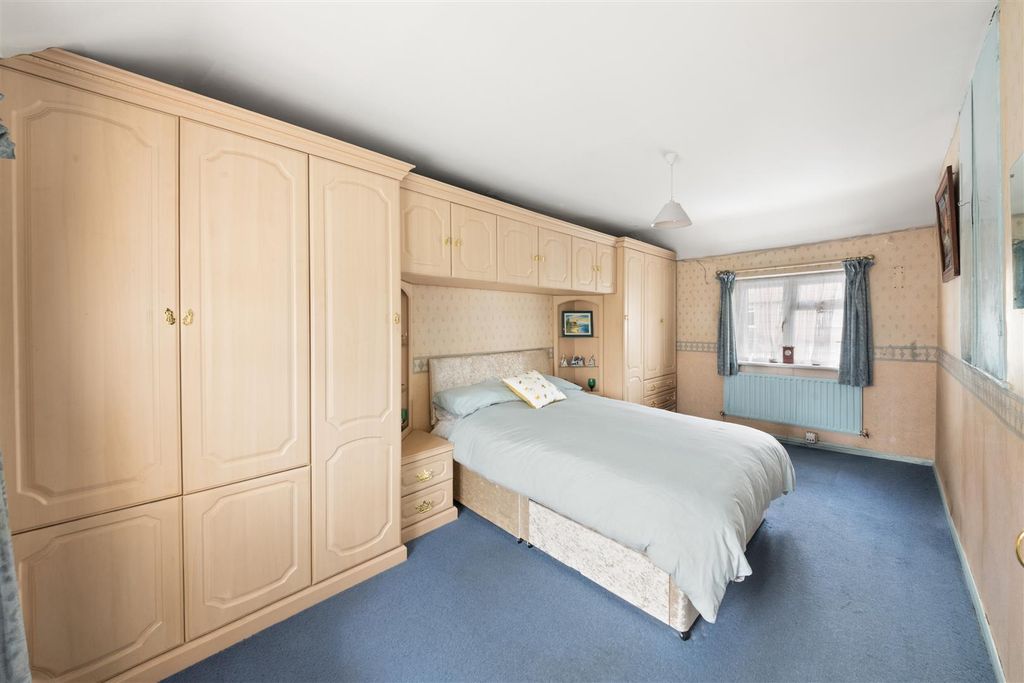 Property photo 3 of 15 B 1