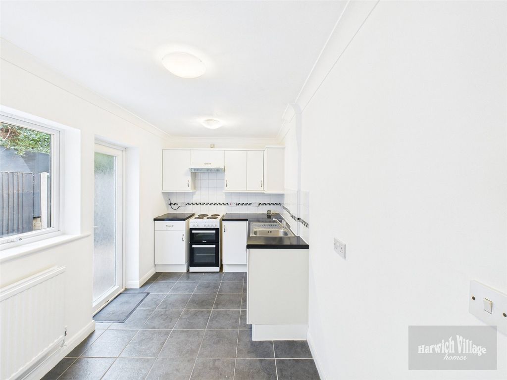 Property photo 3 of 12 Picture 3