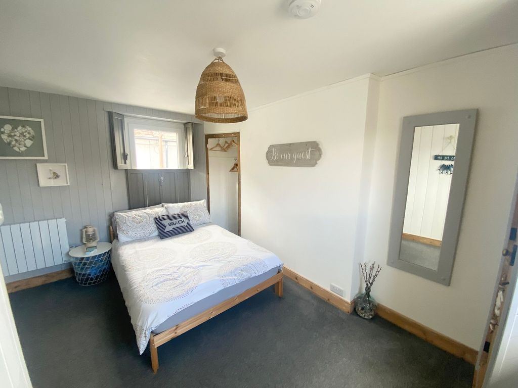 Property photo 3 of 9 Bedroom