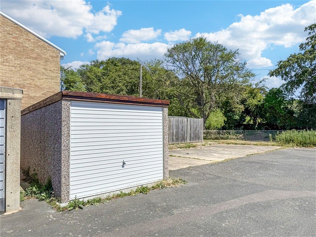 Property photo 2 of 5 Garage Front 2