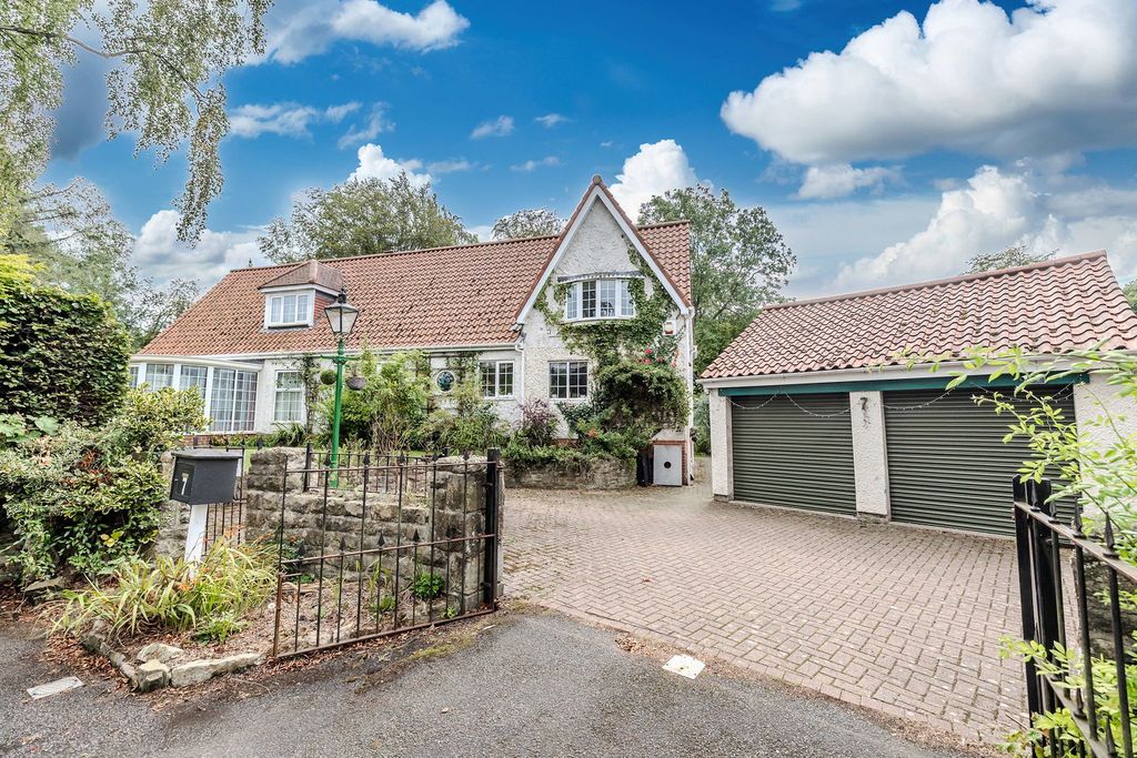 Property photo 2 of 33