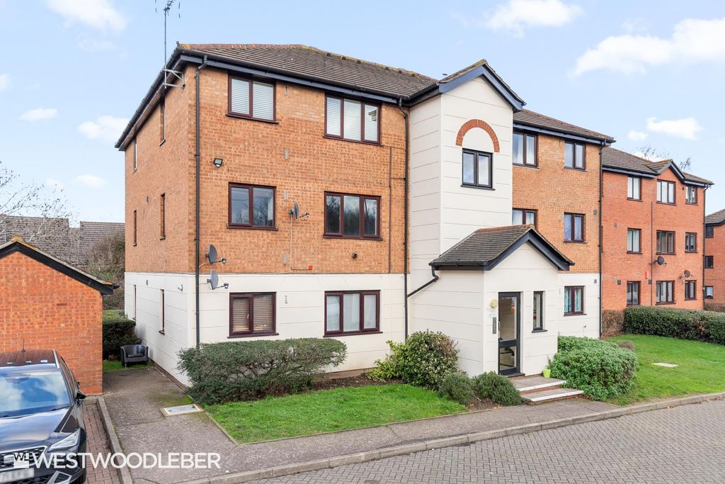 Property photo 1 of 14 Parrotsfield_13.Jpg