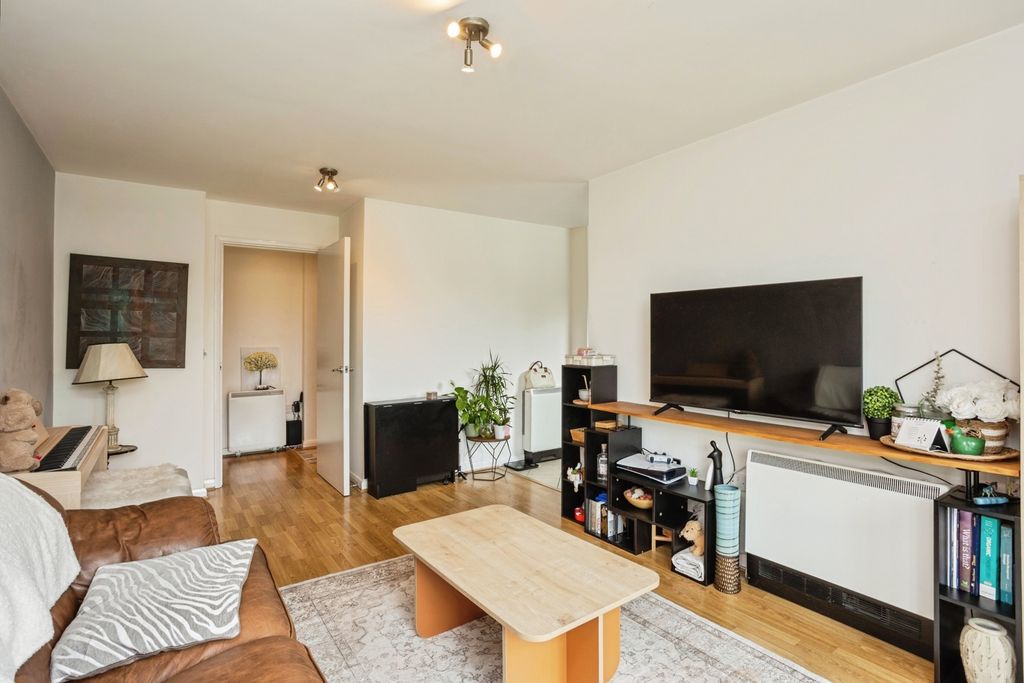 Property photo 3 of 13 Pbox-Img.Jpg