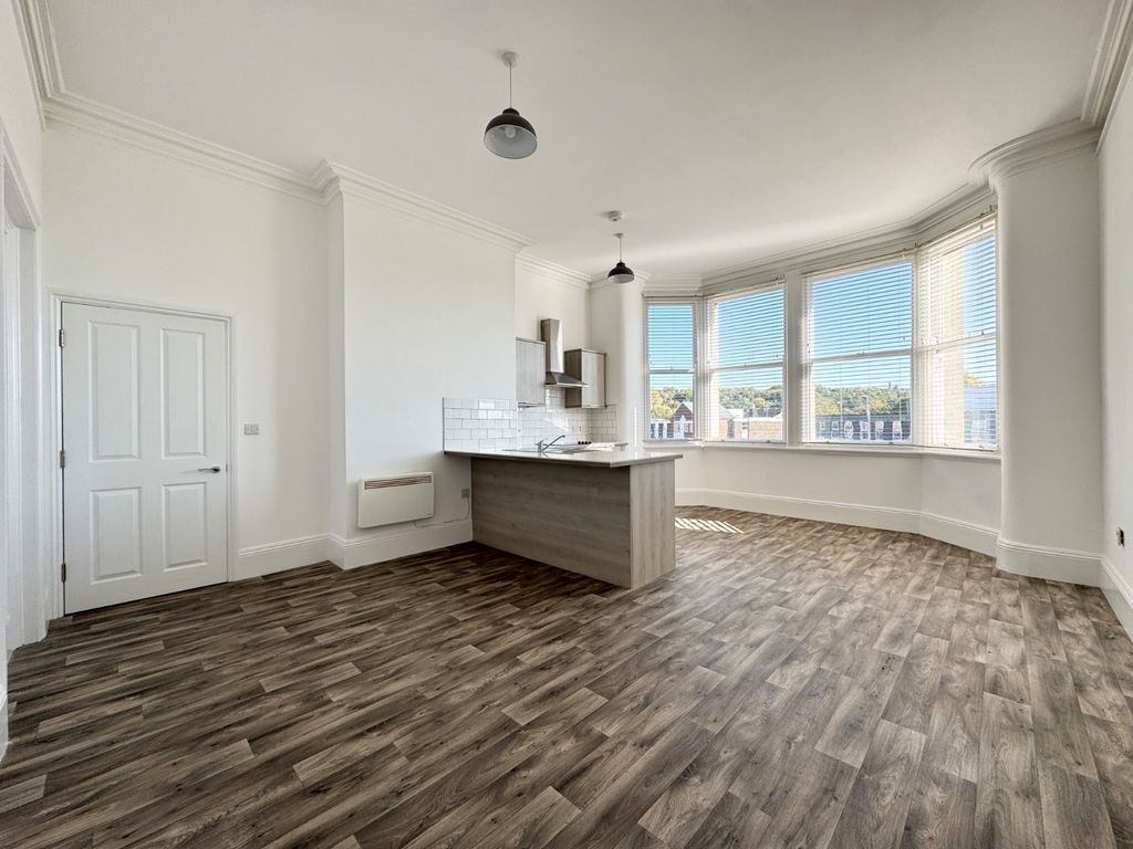 Property photo 1 of 21 Picture No. 04