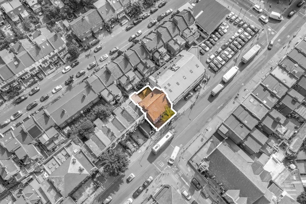 Property photo 3 of 21