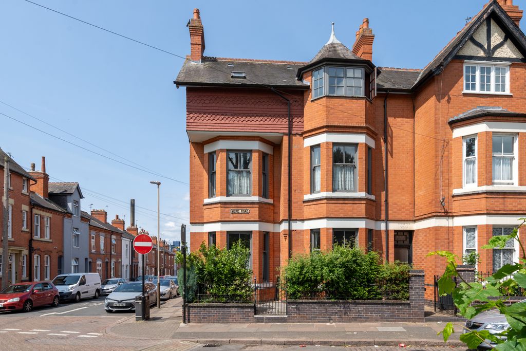 Property photo 1 of 19