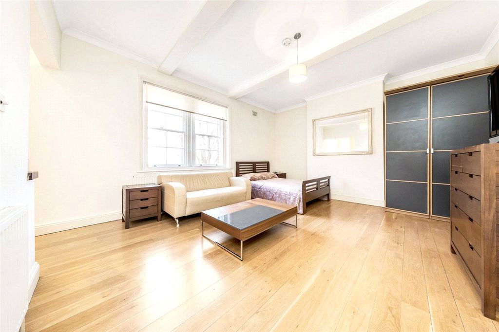 Property photo 2 of 10 Studio Room