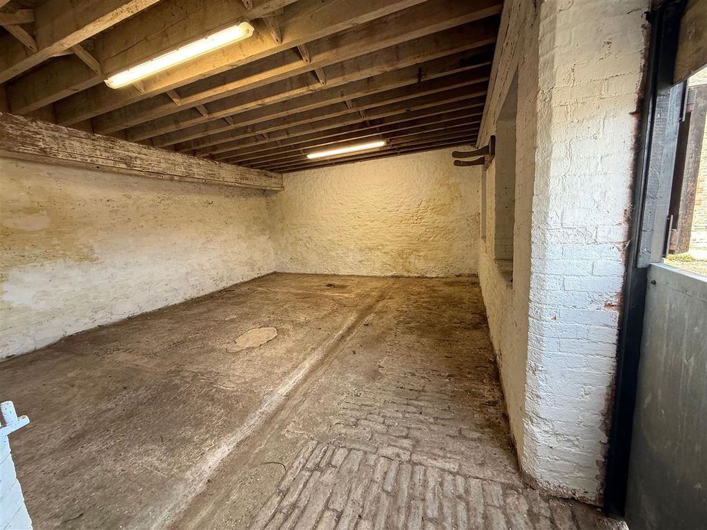 Property photo 2 of 16 Unit 1 Internal