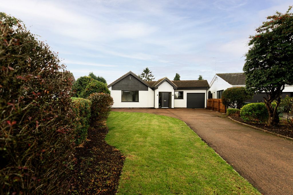 Property photo 2 of 27