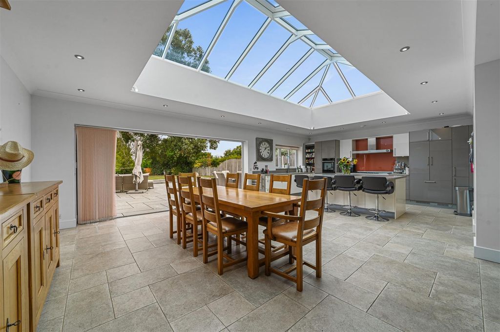 Property photo 2 of 22 Kitchen/Dining