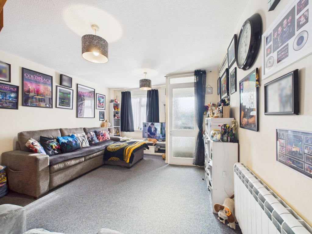 Property photo 3 of 12 Cam02023G0-Pr0195-Still010