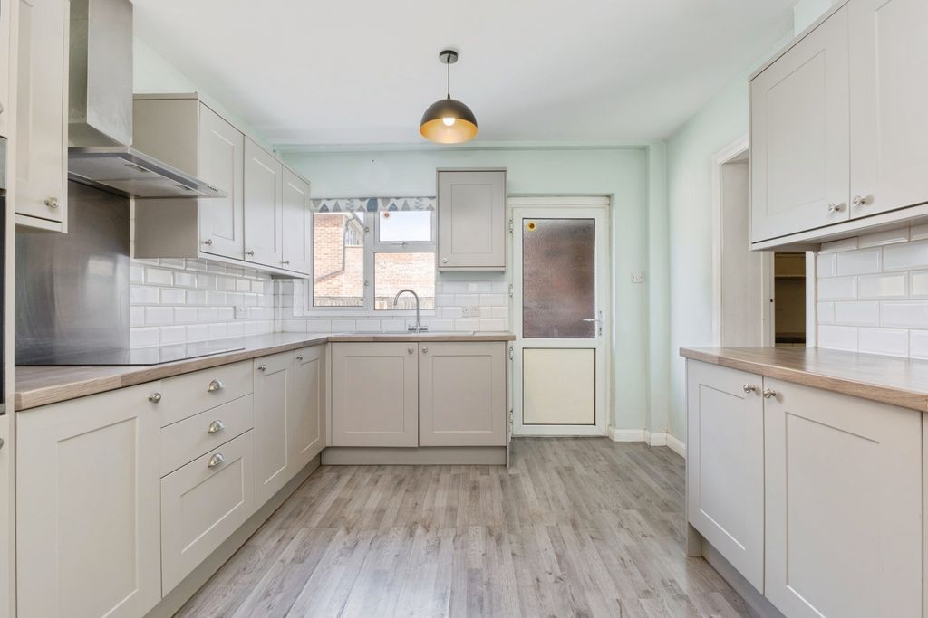 Property photo 2 of 32 Pbox-Img.Jpg