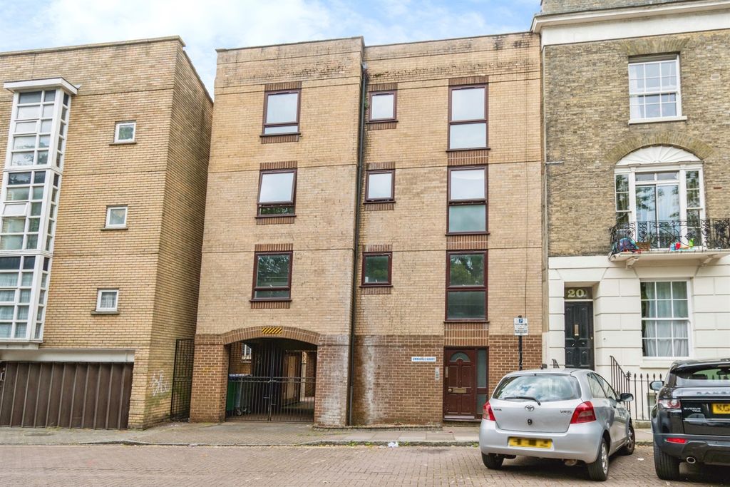 Property photo 1 of 12