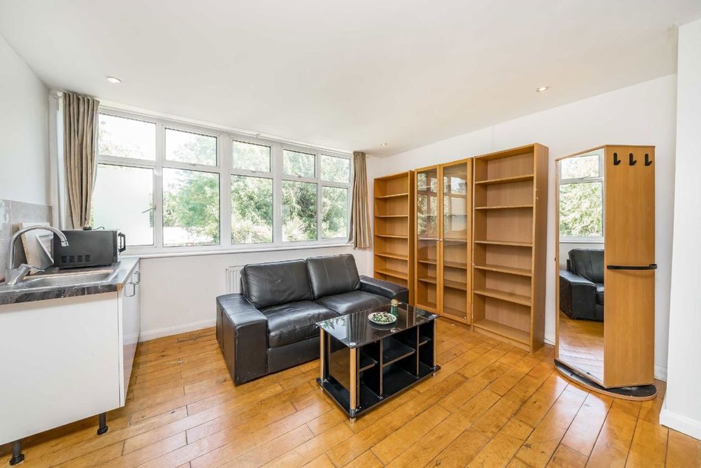 Property photo 2 of 5