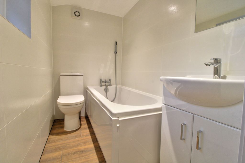 Property photo 3 of 12 Bathroom