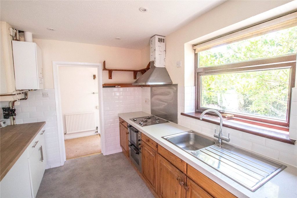 Property photo 3 of 21 Kitchen