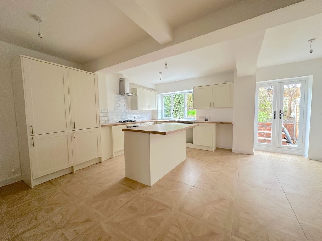 Property photo 3 of 25