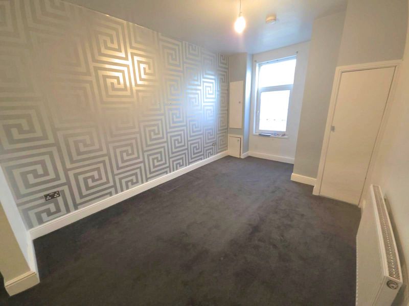 Property photo 1 of 8 Lounge