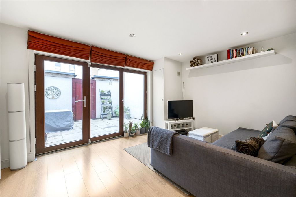 Property photo 3 of 8 Picture No. 11