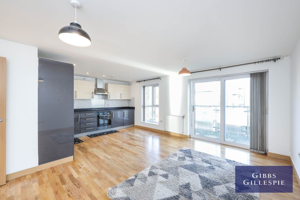 Property photo 3 of 10 3