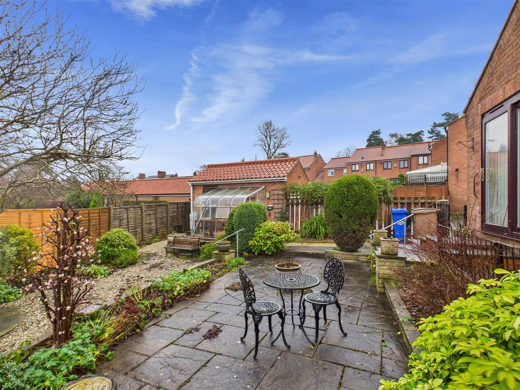 Property photo 3 of 12 Outside