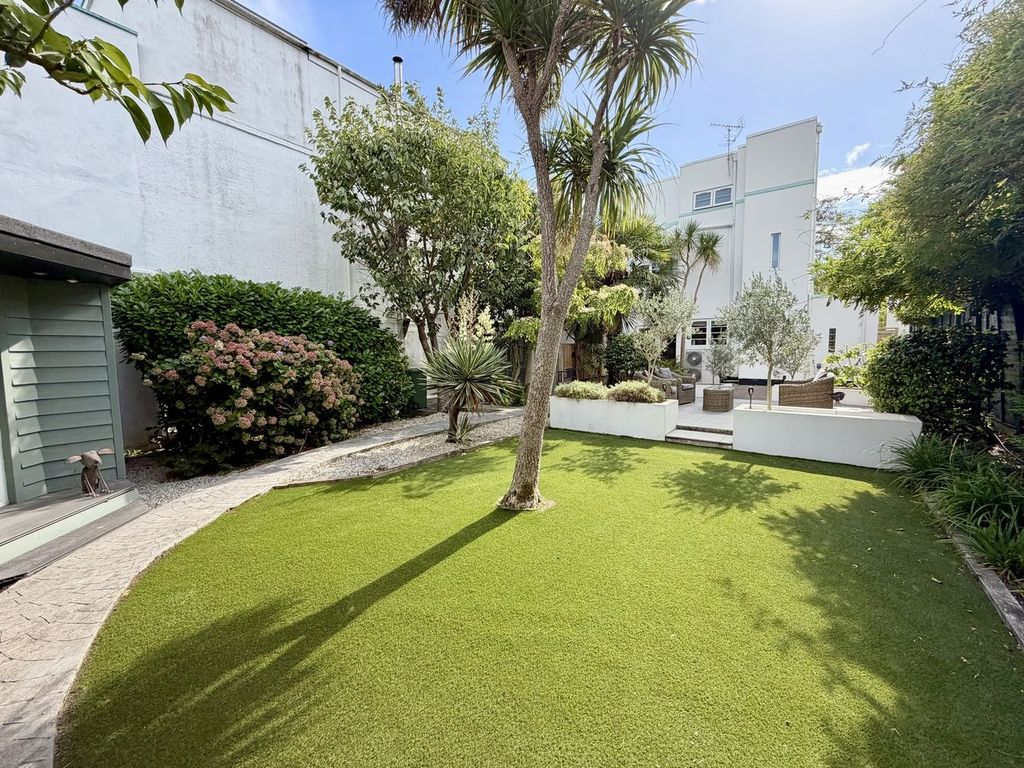 Property photo 3 of 39