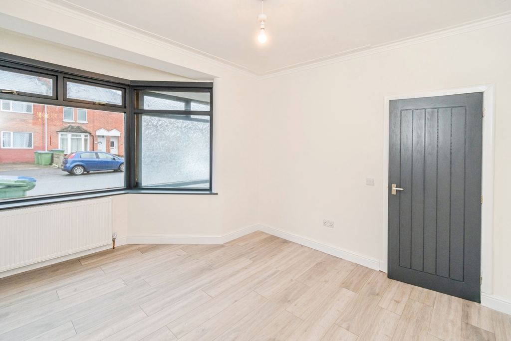 Property photo 2 of 20 Pbox-Img.Jpg