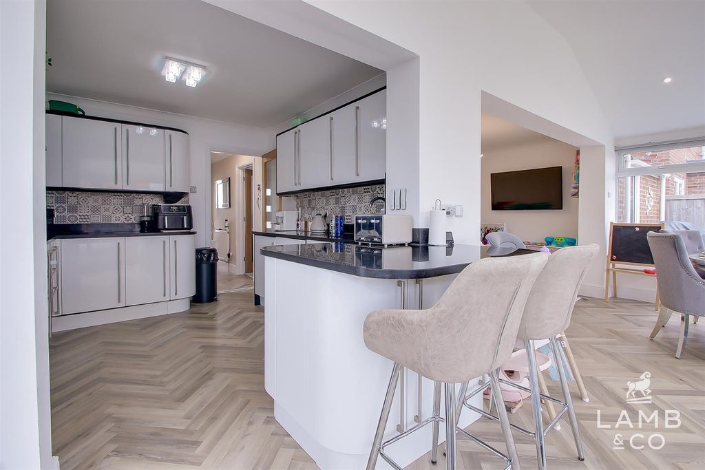 Additional image 5 of 3 bed detached house for saleCrome Road, Clacton-On-Sea CO16