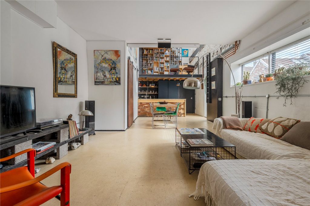 Property photo 2 of 23 Picture No. 04