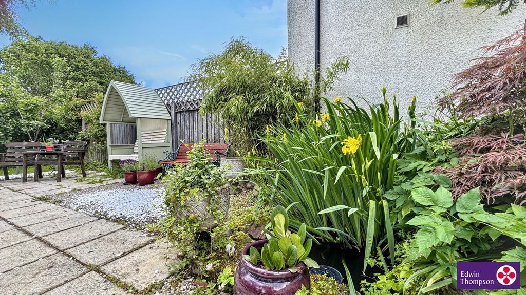 Property photo 1 of 33