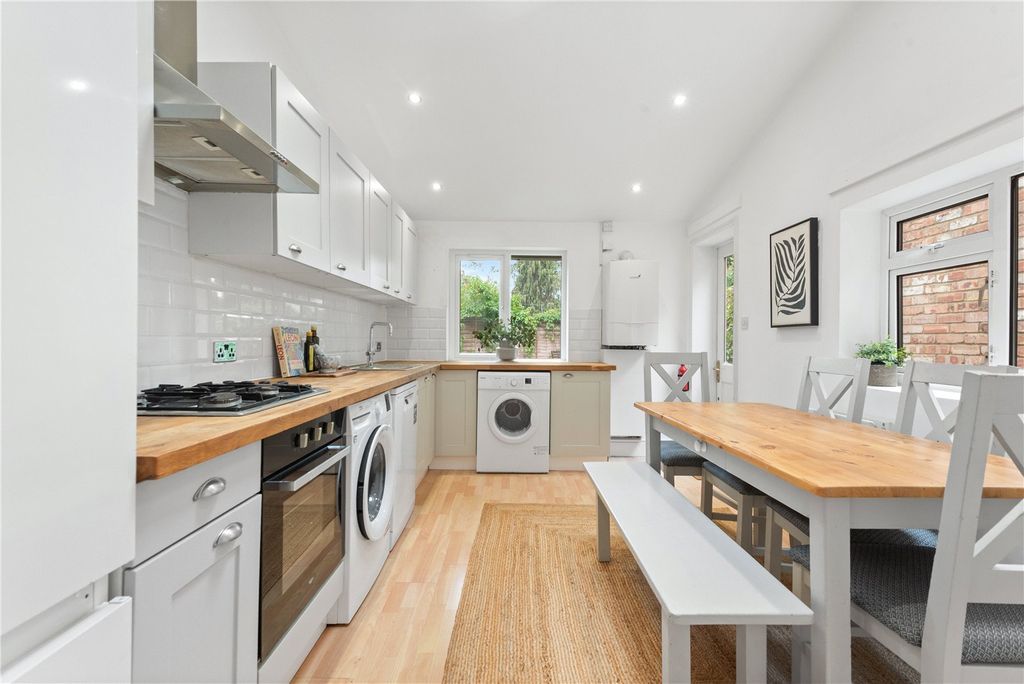 Property photo 3 of 11 Kitchen