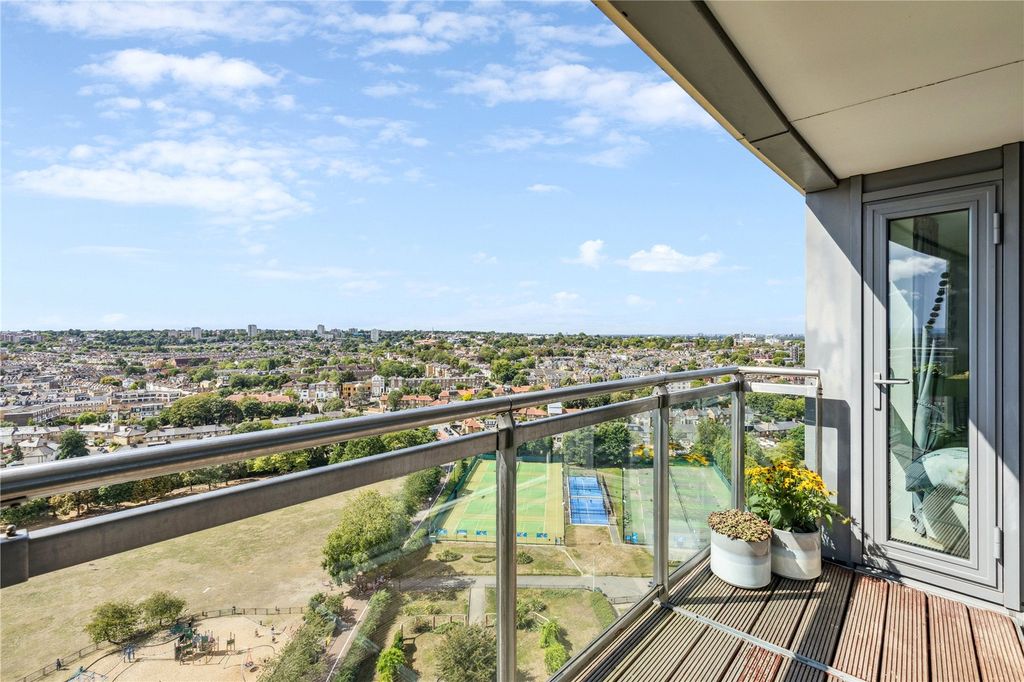 Property photo 2 of 10 Balcony