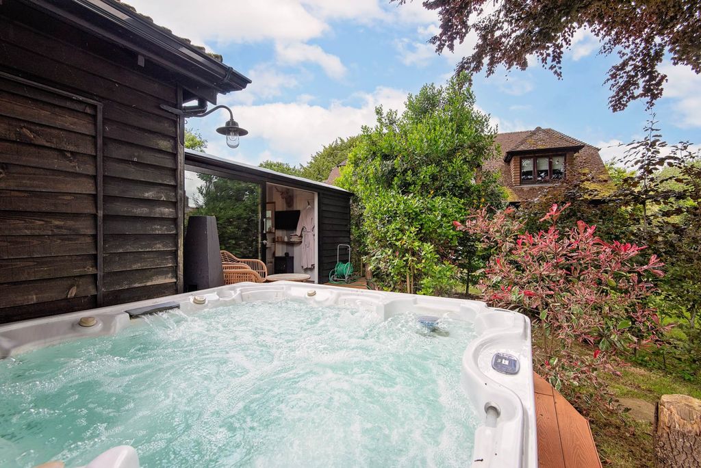 Property photo 2 of 59