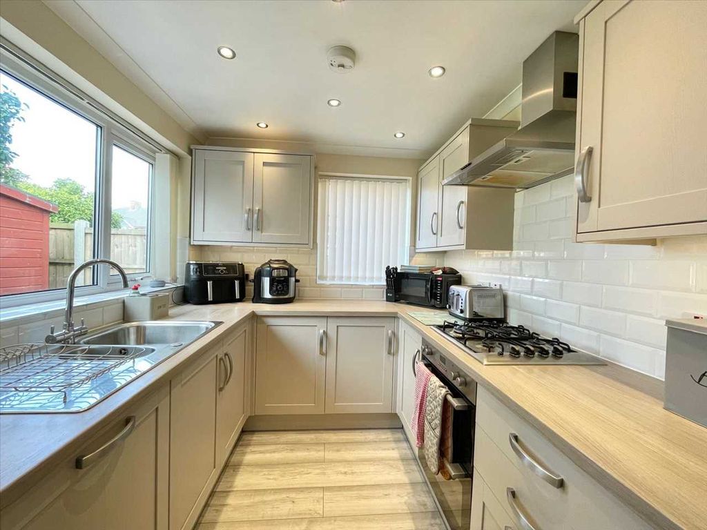Property photo 3 of 19 Kitchen