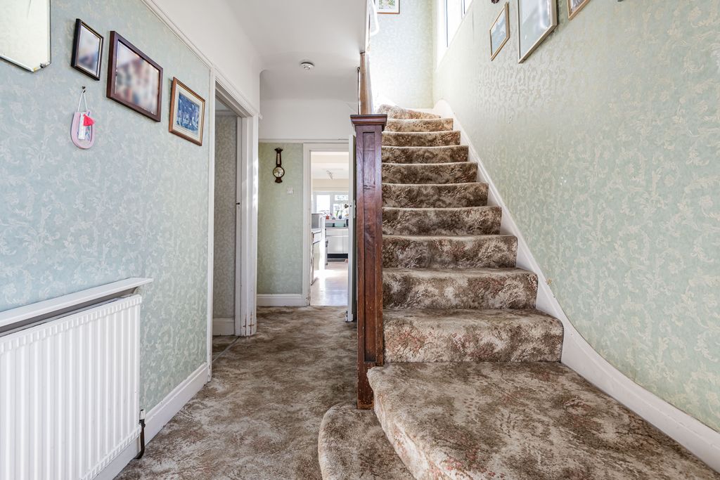 Property photo 2 of 30