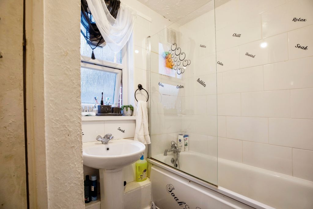 Property photo 3 of 15 Bathroom