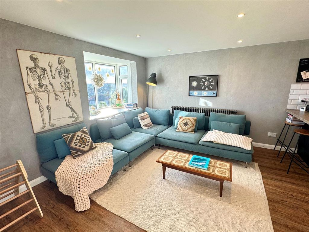 Property photo 3 of 17 1 Penmerrin Court Lounge