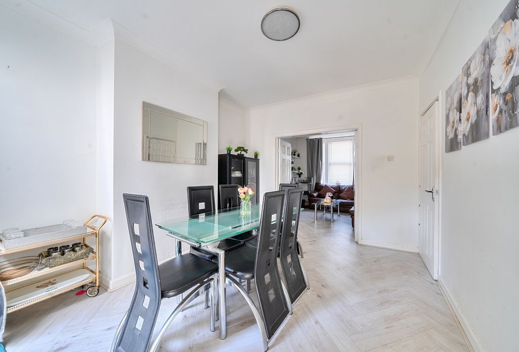 Property photo 2 of 17 Dining Room