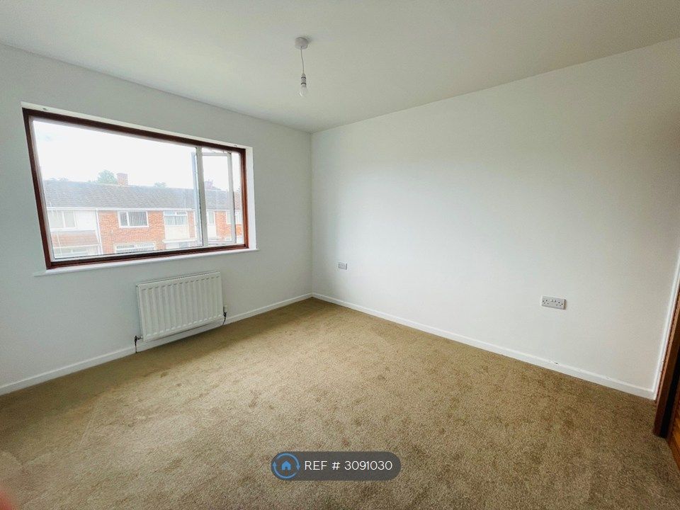 Property photo 2 of 11 Bedroom 1