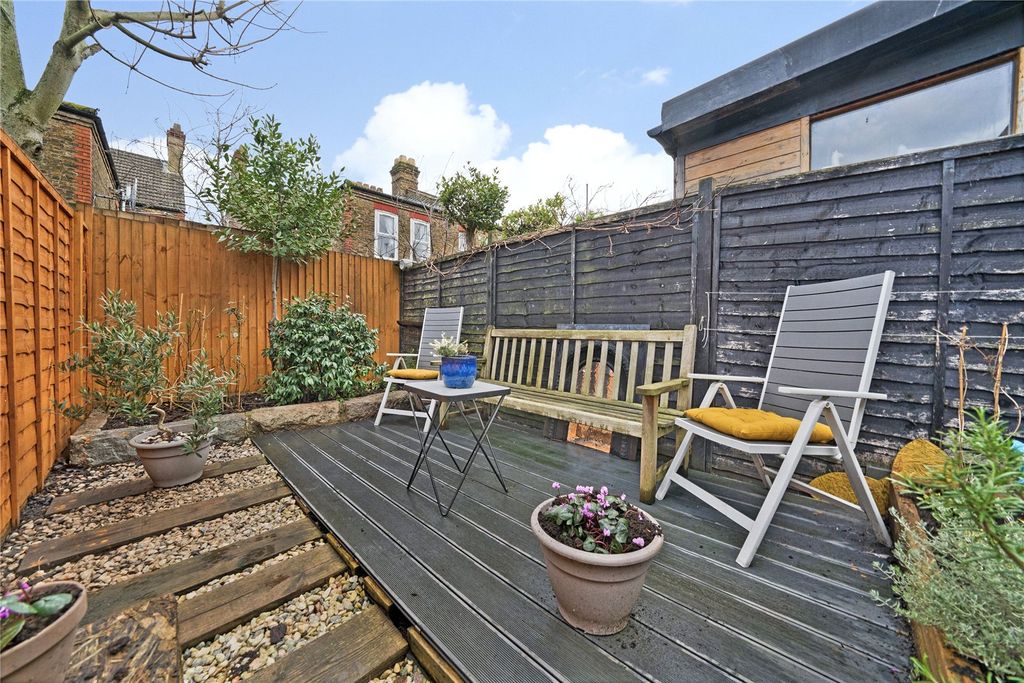 Property photo 3 of 23 Picture No. 21