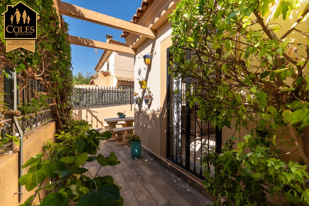 Property photo 2 of 39