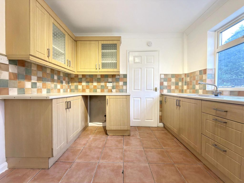 Property photo 2 of 10 Kitchen