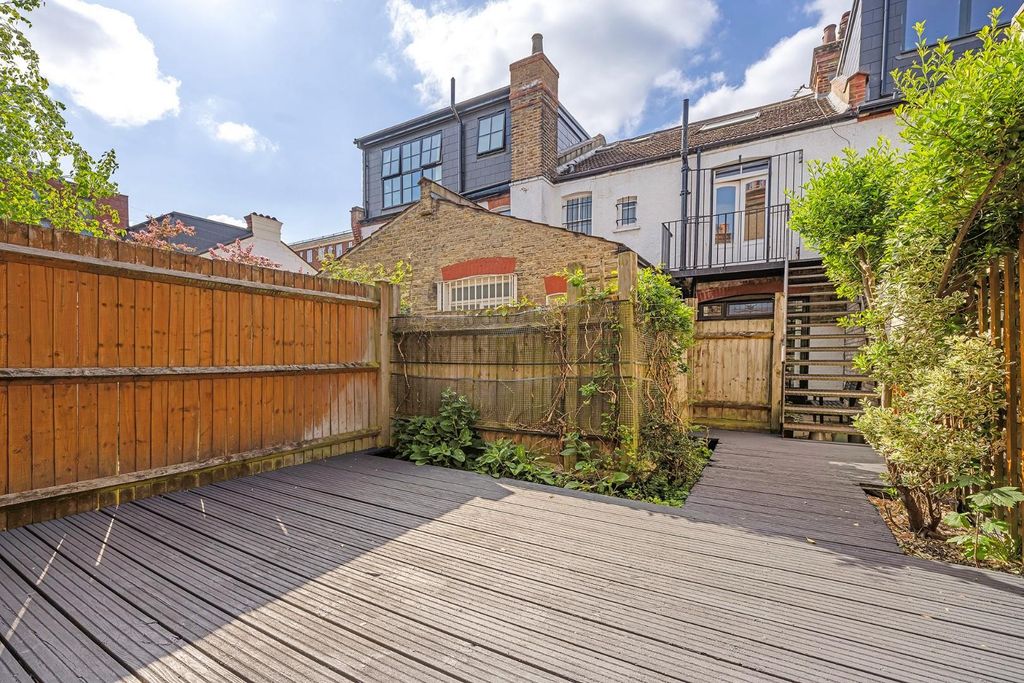 Property photo 2 of 15 Garden (2).Jpg