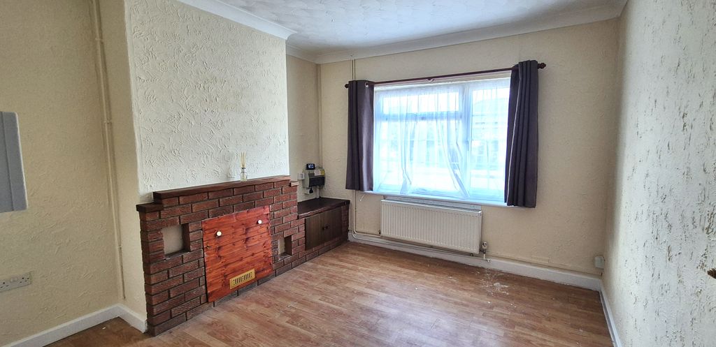 Property photo 3 of 6 Living Room