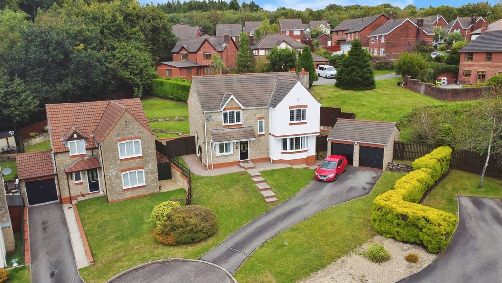 Property photo 1 of 33 4435780